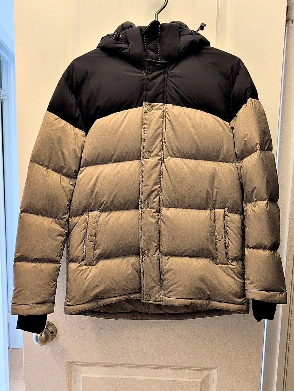 TNA Superdry Gray And Black Puffer Jacket